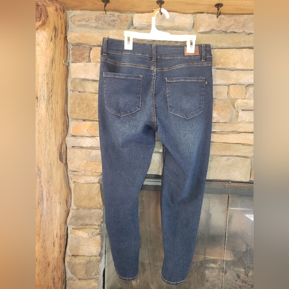 Tahari Charlotte Double Button Skinny Night Sky Wash Jeans 12/31 EUC - Picture 6 of 10